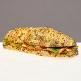 Zdjęcie produktu Rogal z pastą jajeczną z suszonymi pomidorami