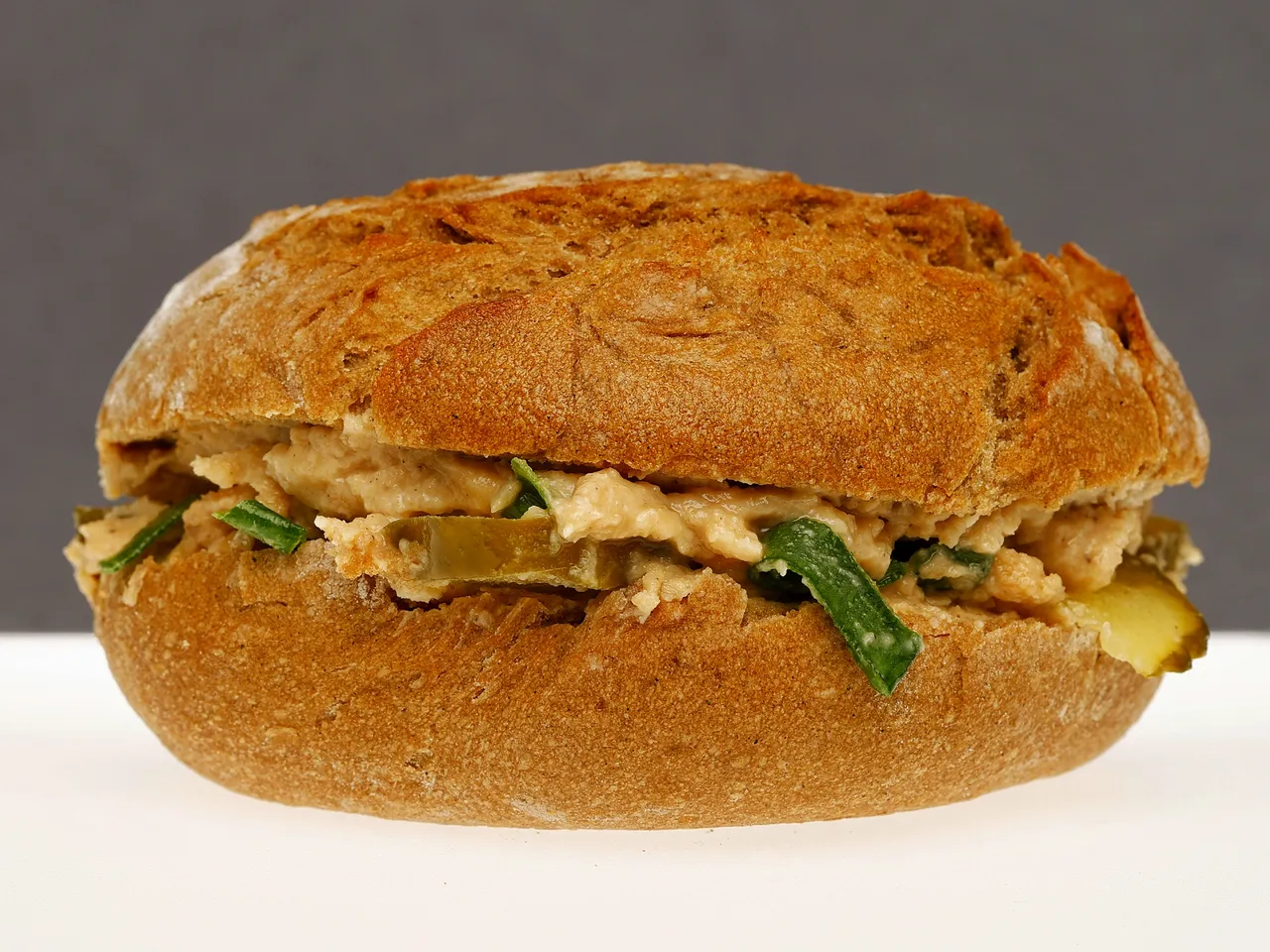 Zdjęcie produktu Smalec wege w ciemnej bułce